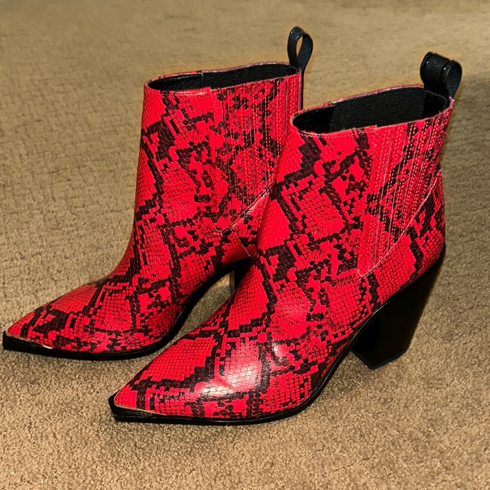 NEW KENNETH COLE SNAKE BOOTS